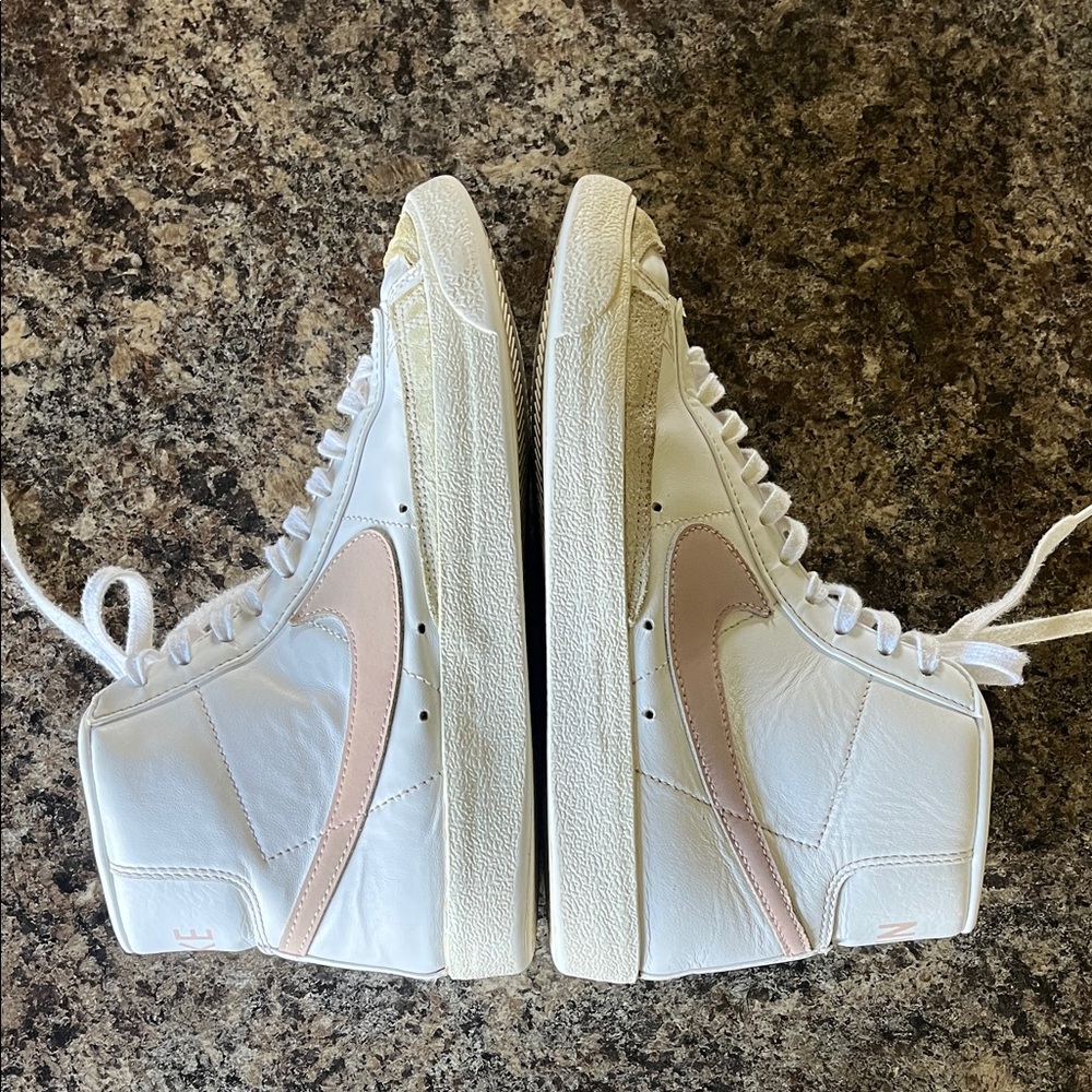 Womens Nike Blazer Mid ‘77 Pink Swoosh Sneakers